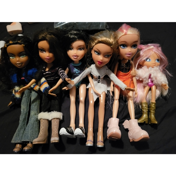 Bratz Bundle + Free Mini Bratz 💘 - Picture 3 of 4